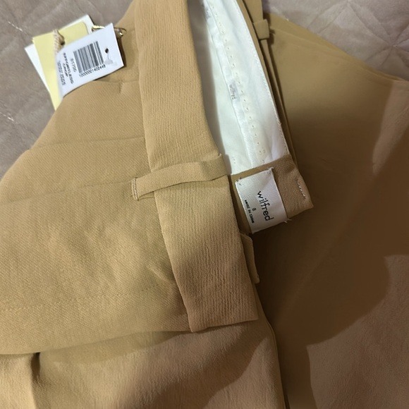 Aritzia Effortless Crop Pants - Picture 2 of 3